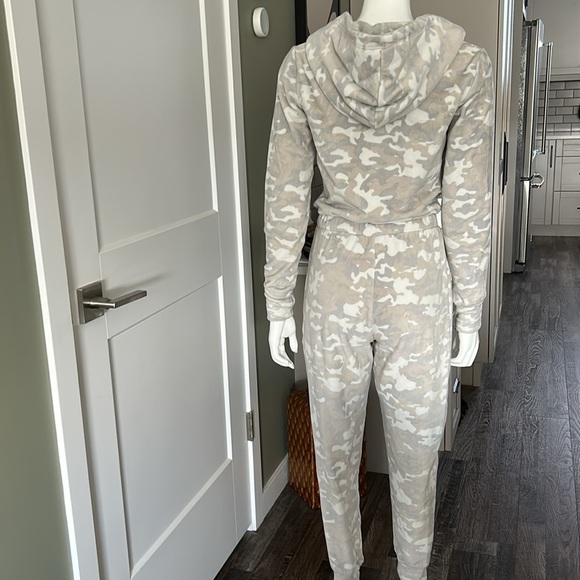 Aero Plush Camo Onesie - Picture 9 of 17